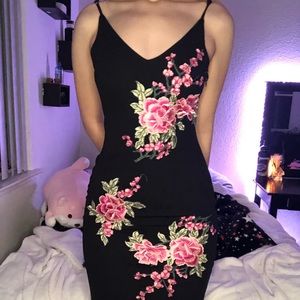 Black bodycon dress w flowers
